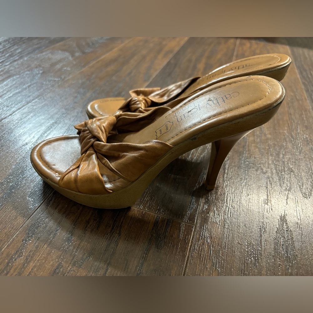 cathy jean Brazilian leather knotted slip on heels 4 in heel, cognac size 6